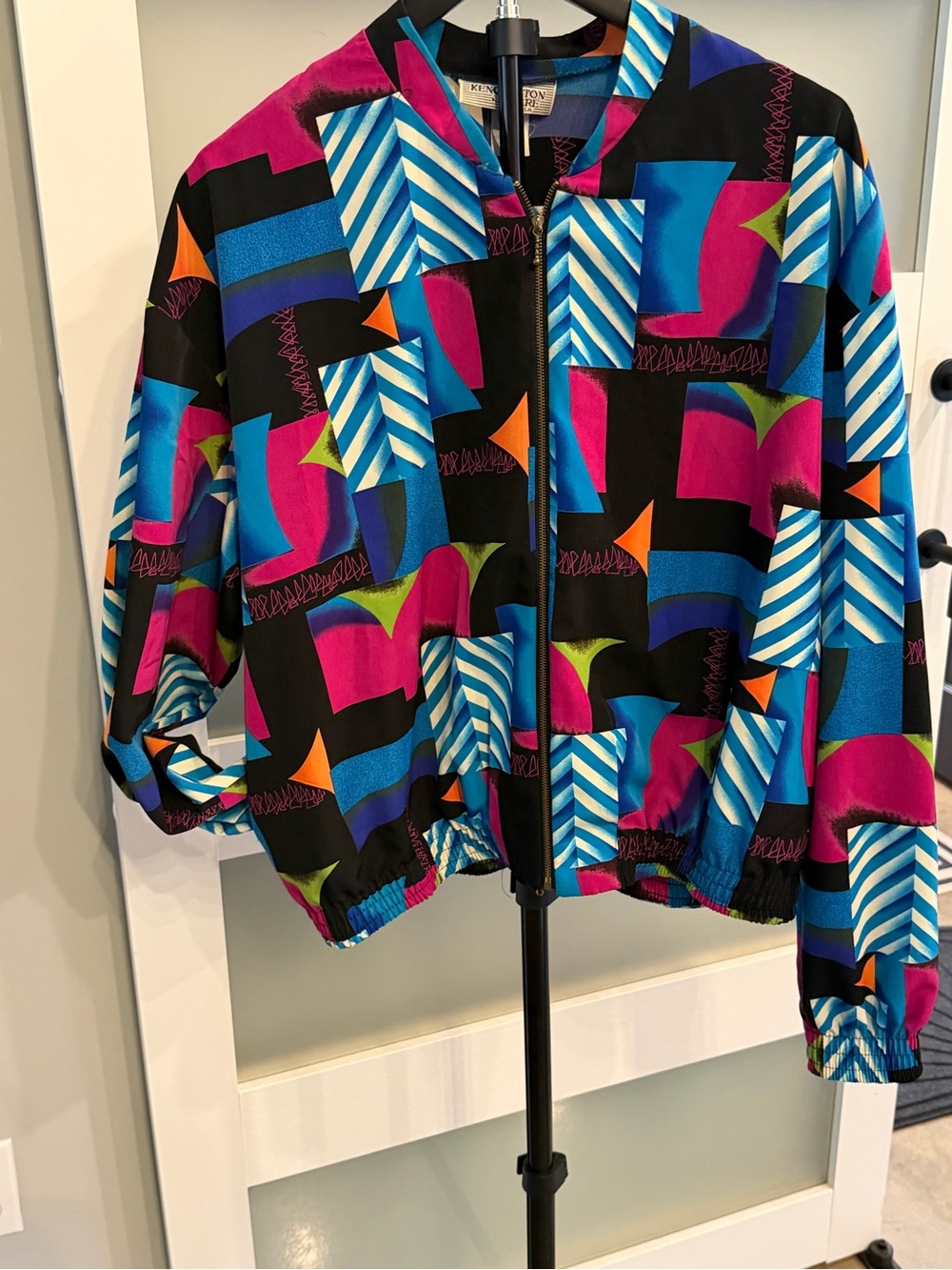 Vintage Colorful Geometric Print Bomber Jacket - Black/Magenta/Blue